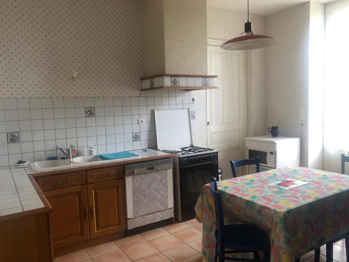 -belle Maison Dans Ancienne Ecole-tarif Reduit Hors We ! Chanzeaux